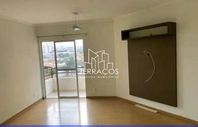 Imagem: O apartamento possui 3 Dormitórios, 1 Banheiro, 1 Vaga na garagem