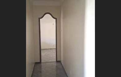 Imagem: A casa possui 2 Dormitórios, 2 Banheiros, 2 Vagas na garagem