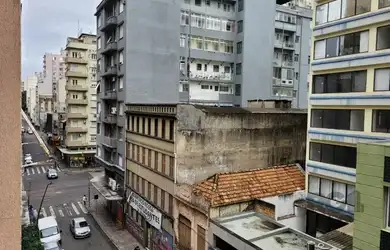 Imagem 4: Apartamento com 2 dormitórios, com sacada no Bairro Centro Histórico