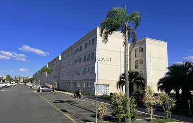 Imagem: O apartamento possui 2 Dormitórios, 1 Banheiro, 1 Vaga na garagem