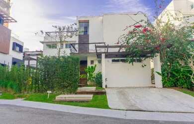 Imagem: A casa em condomínio possui 4 Dormitórios, 5 Banheiros, 2