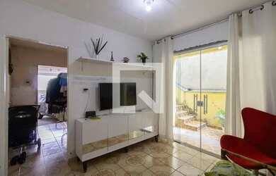 Imagem: A casa possui 3 Dormitórios, 1 Banheiro, 3 Vagas na garagem