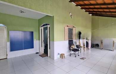 Imagem: A casa possui 2 Dormitórios, 1 Banheiro, 1 Vaga na garagem