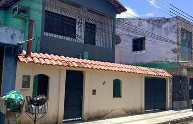 Imagem: A casa possui 4 Dormitórios, 3 Banheiros, 4 Vagas na garagem