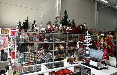 Imagem 3: Loja de utilidades e padaria