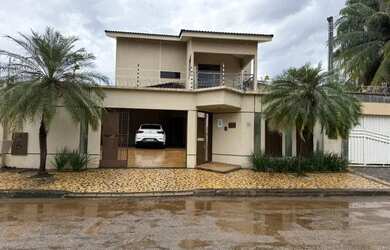 Imagem: A casa possui 5 Dormitórios, 5 Banheiros, 4 Vagas na garagem