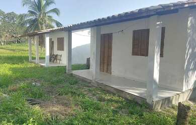 Imagem: A casa possui 2 Dormitórios, 1 Banheiro, 2 Vagas na garagem