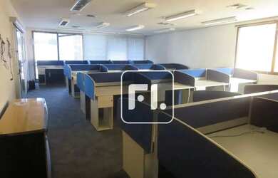 Imagem: O depósito possui 5 Vagas na garagem, 500m² de Área e Imóvel