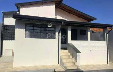 Imagem: A casa possui 2 Dormitórios, 1 Banheiro, 3 Vagas na garagem