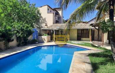 Imagem: A casa possui 4 Dormitórios, 4 Banheiros, 4 Vagas na garagem