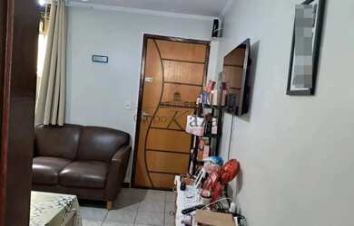 Imagem: O apartamento possui 2 Dormitórios, 1 Banheiro, 1 Vaga na garagem