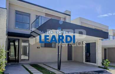 Imagem: A casa em condomínio possui 3 Dormitórios, 3 Banheiros, 3