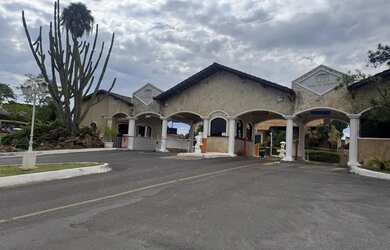 Imagem: O terreno possui 1.000m² de Área, Imóvel novo e está localizado