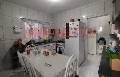 Imagem: A casa possui 2 Dormitórios, 2 Banheiros, 4 Vagas na garagem