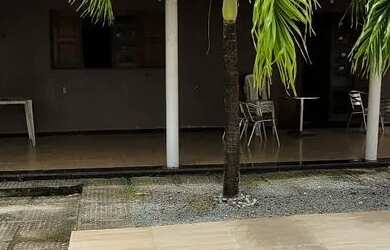 Imagem: A casa possui 3 Dormitórios, Acomodam 20 pessoas, 5 Vagas na