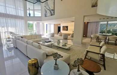 Imagem 7: Casa para aluguel possui 800 metros quadrados com 5 quartos