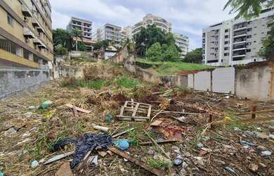 Imagem: O terreno possui 975m² de Área e está localizado em Freguesia