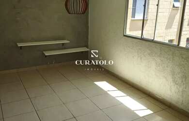 Imagem: O apartamento possui 2 Dormitórios, 1 Banheiro, 1 Vaga na garagem