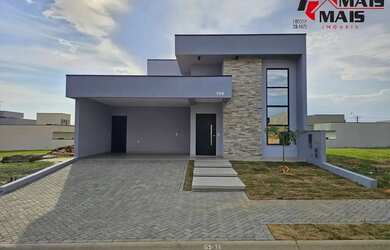 Imagem: A casa possui 3 Dormitórios, 3 Banheiros, 4 Vagas na garagem