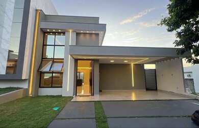 Imagem: A casa em condomínio possui 3 Dormitórios, 1 Banheiro, 4 Vagas