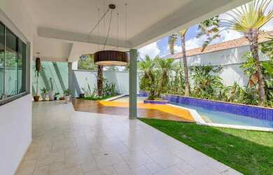 Imagem: A casa em condomínio possui 4 Dormitórios, 5 Banheiros, 4