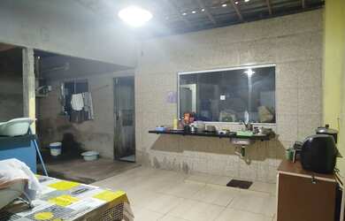 Imagem: A casa possui 2 Dormitórios, 1 Banheiro, 2 Vagas na garagem