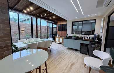 Imagem: A casa em condomínio possui 3 Dormitórios, 4 Banheiros, 2