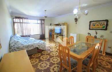 Imagem: A casa possui 3 Dormitórios, 3 Banheiros, 5 Vagas na garagem