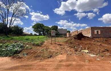 Imagem: O terreno à venda possui 360m² de Área e está localizado