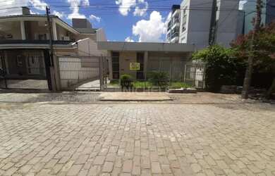 Imagem: A casa possui 5 Dormitórios, 2 Banheiros, 5 Vagas na garagem