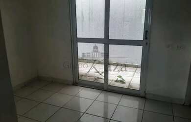 Imagem: A casa em condomínio possui 3 Dormitórios, 2 Banheiros, 2