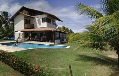 Imagem: A casa possui 4 Dormitórios, 4 Banheiros, 350m² de Área