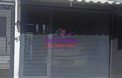 Imagem: A casa possui 2 Dormitórios, 1 Banheiro, 1 Vaga na garagem