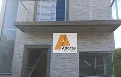 Imagem: A casa possui 3 Dormitórios, 1 Banheiro, 2 Vagas na garagem