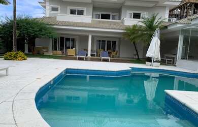 Imagem: A casa em condomínio possui 5 Dormitórios, 5 Banheiros, 5