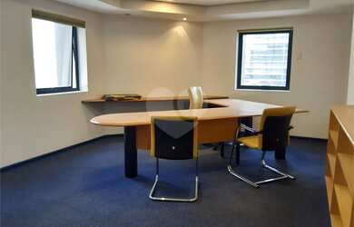 Imagem: O depósito possui 4 Vagas na garagem, 170m² de Área, Imóvel