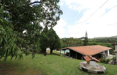 Imagem: A fazenda possui 200m² de Área e está localizado em Pinheirinho