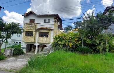 Imagem: A casa em condomínio possui 3 Dormitórios, 4 Banheiros, 350m²