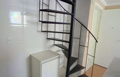 Imagem 9: Cobertura com duas salas, vaga de garagem exclusiva por 220 mil