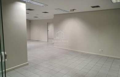 Imagem: O depósito possui 1.550m² de Área e está localizado em