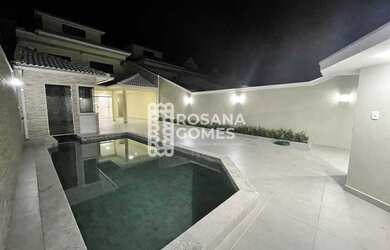 Imagem: A casa em condomínio possui 5 Dormitórios, 5 Banheiros, 2