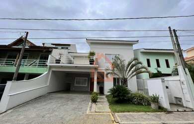 Imagem: A casa em condomínio possui 4 Dormitórios, 5 Banheiros, 4