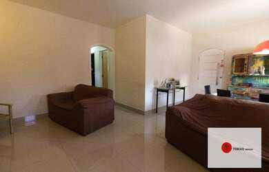 Imagem: A casa possui 3 Dormitórios, 1 Banheiro, 5 Vagas na garagem