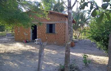 Imagem: A casa possui 2 Dormitórios, 1 Banheiro e está localizado