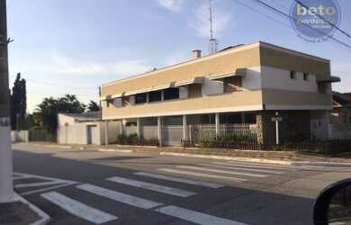 Imagem: A casa possui 2 Dormitórios, 3 Banheiros, 5 Vagas na garagem