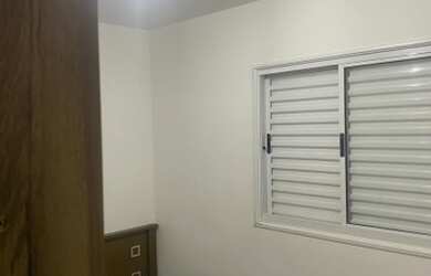 Imagem: O apartamento possui 2 Dormitórios, 1 Banheiro, 2 Vagas na