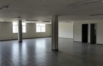 Imagem: O depósito possui 1 Vaga na garagem, 181m² de Área e está