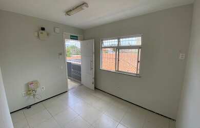 Imagem: O depósito possui 40m² de Área, Área de serviço e está