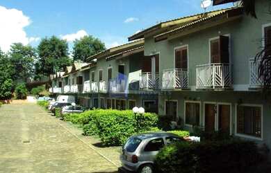 Imagem: A casa possui 2 Dormitórios, 1 Banheiro, 2 Vagas na garagem