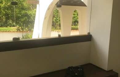 Imagem: A casa possui 4 Dormitórios, 4 Banheiros, 4 Vagas na garagem